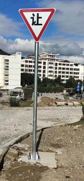广西上思乡村道路标志牌安装完成